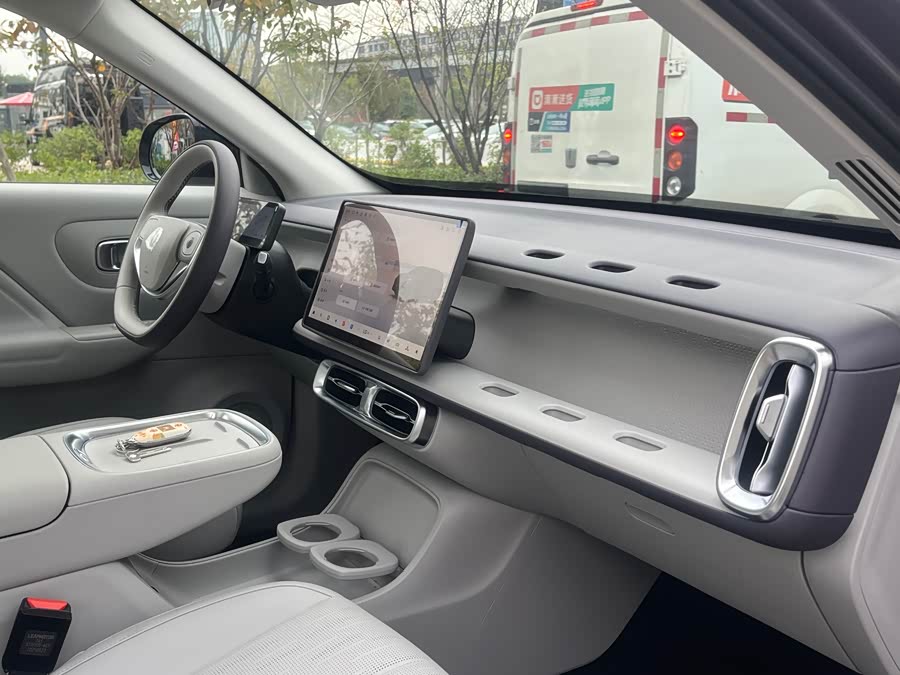 零跑汽车 零跑B10 2025 汽车图片 #15