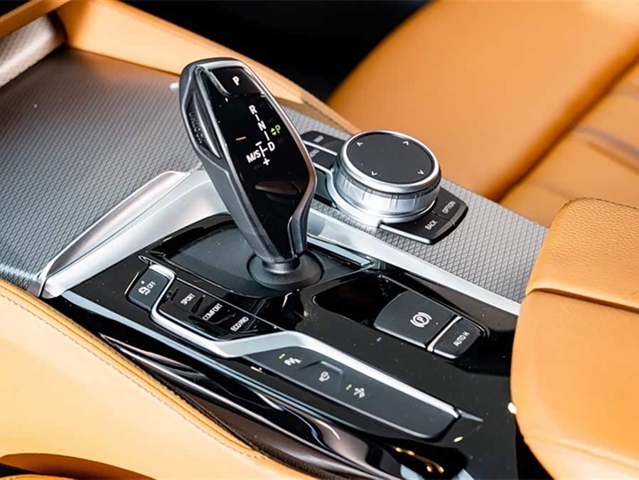 BMW 6 Series GT 2020 #15 BMW 6 Series GT 2020 car image #15