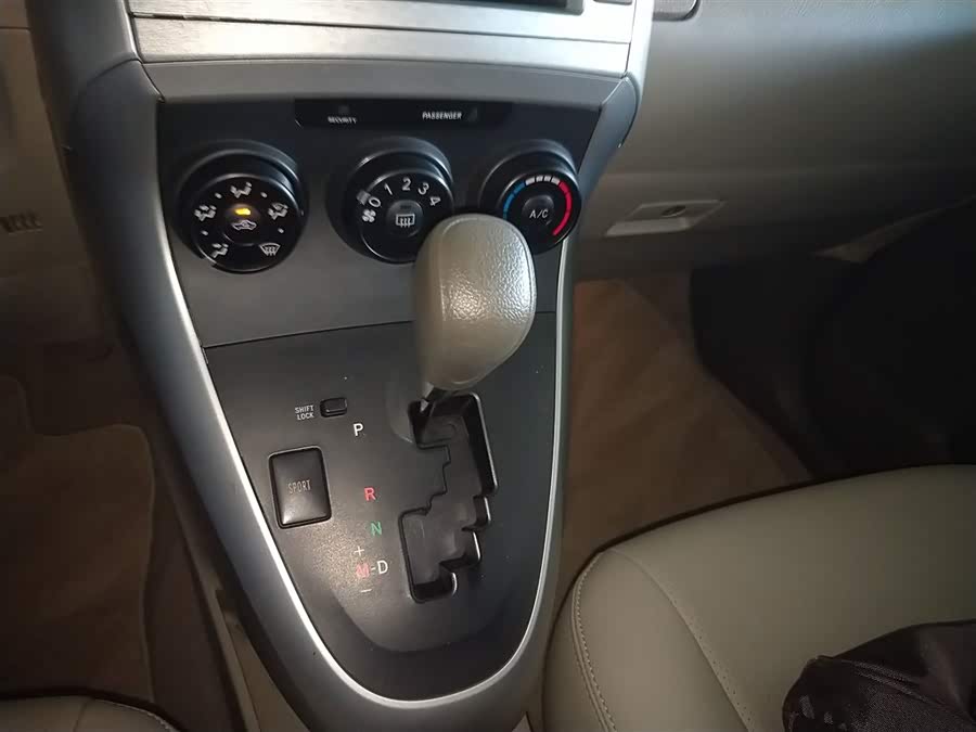 Toyota Reiz 2015 immagine di auto #15