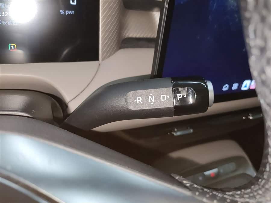 MG ES5 2024 car image #15