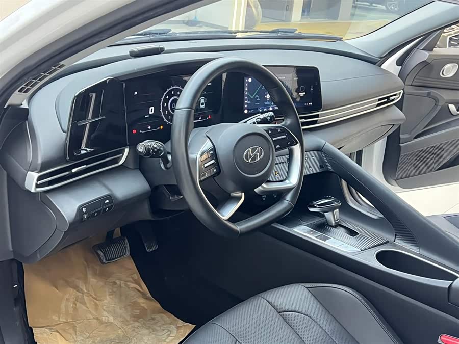 Hyundai Elantra 2023 imagen de coche #15