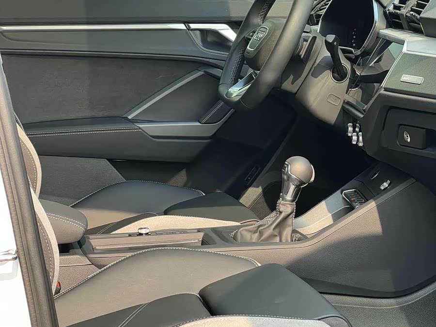 Audi Q3 2024 car image #15
