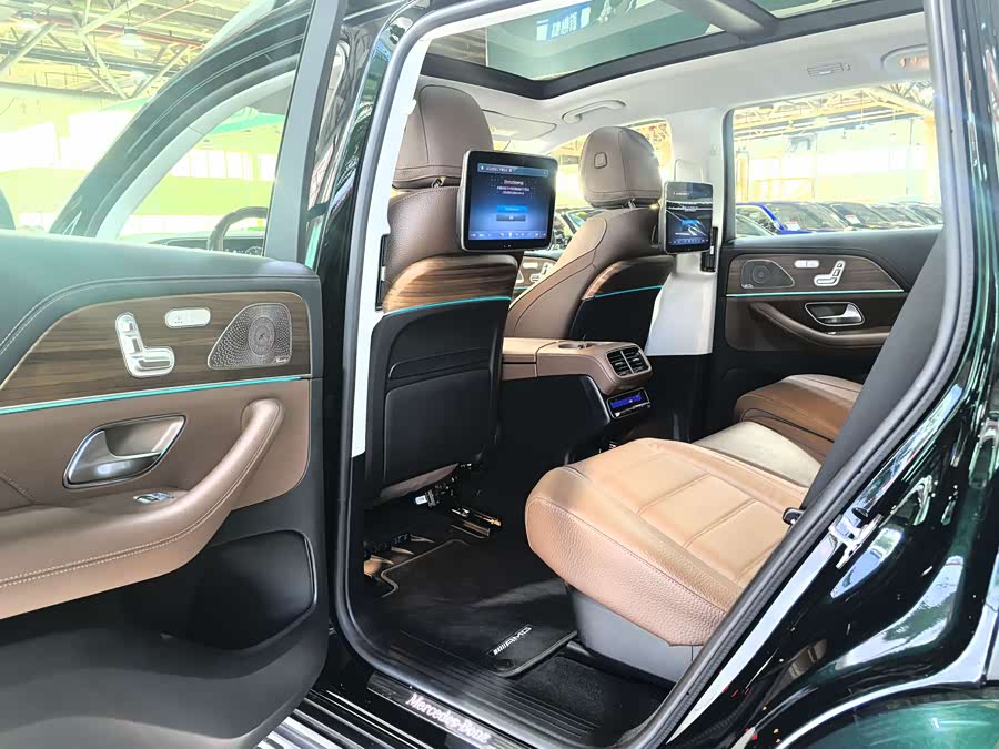 Mercedes-Benz GLS Class 2023 immagine di auto #15