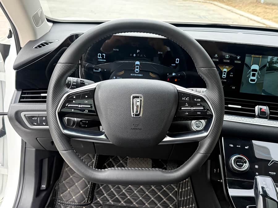 2023 car image #15