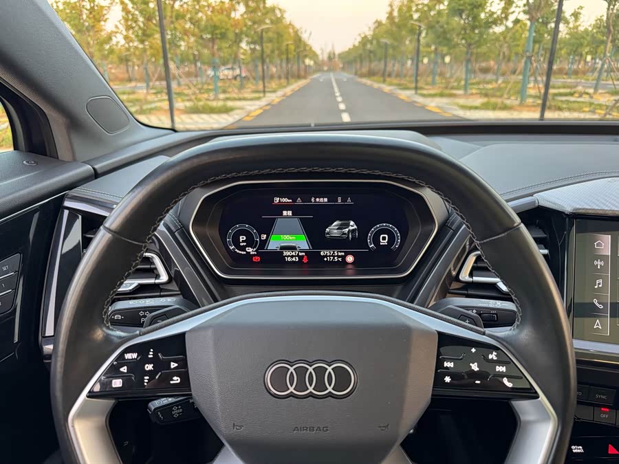 Audi Q4 e-tron 2022 immagine di auto #15