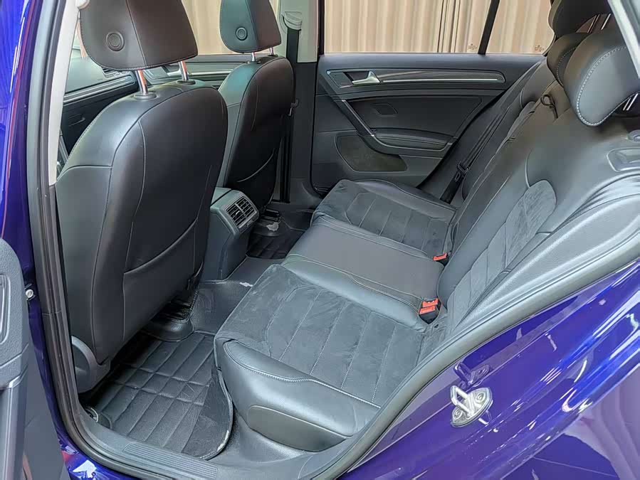 Volkswagen Golf 2018 car image #15