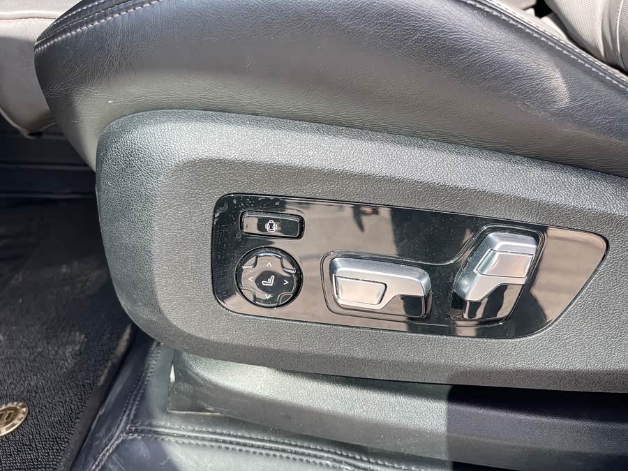 BMW X5 M 2021 immagine di auto #15