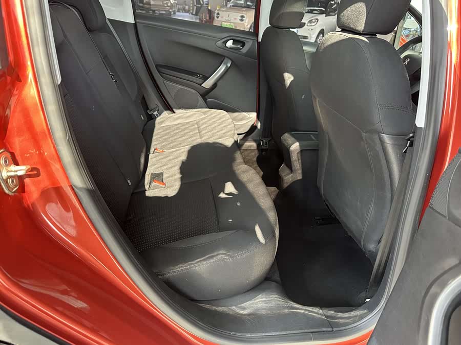 Peugeot 2008 2018 image de voiture #15
