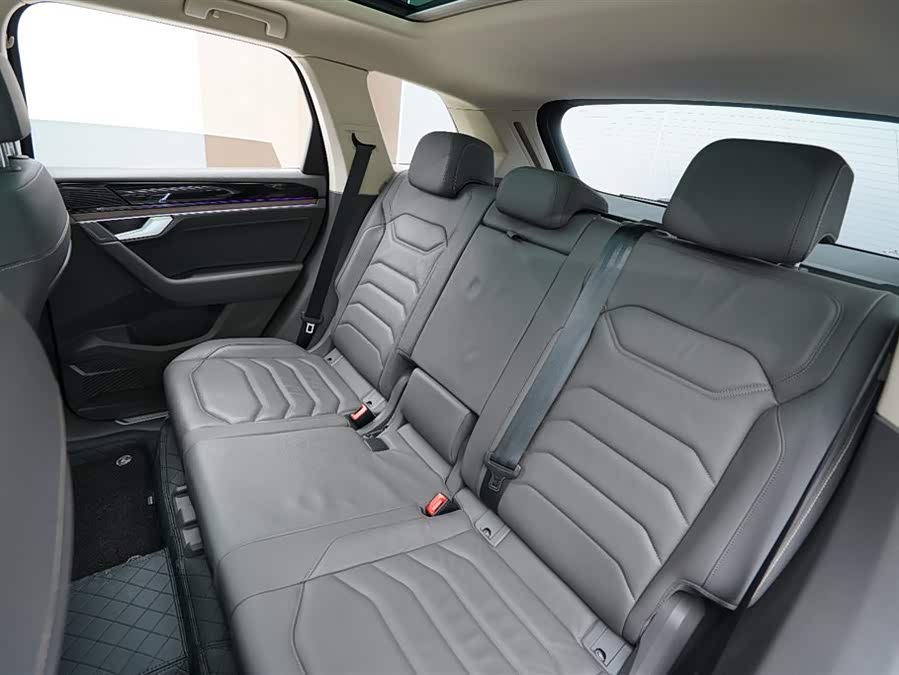 Volkswagen Touareg 2021 car image #15