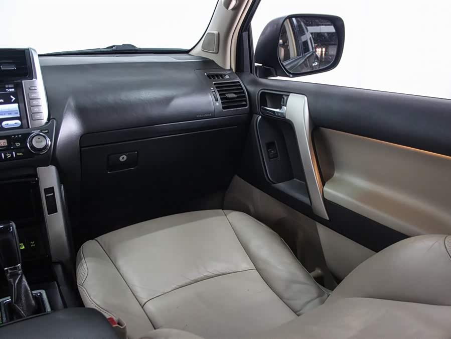Toyota Land Cruiser Prado 2018 car image #15