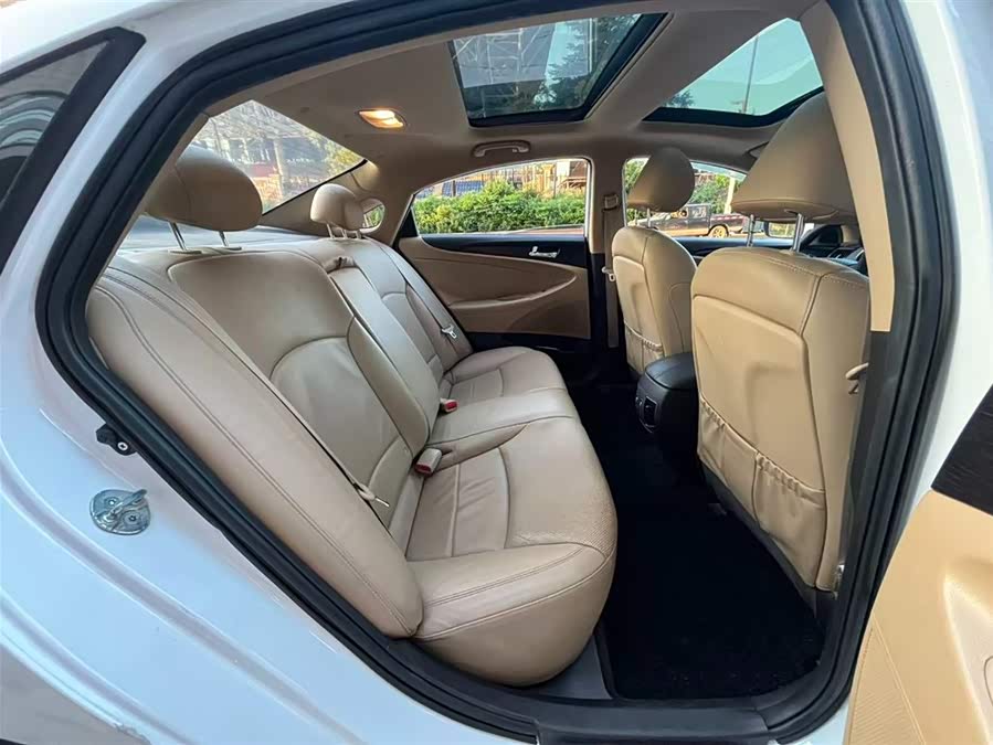 Hyundai Sonata 2014 car image #15