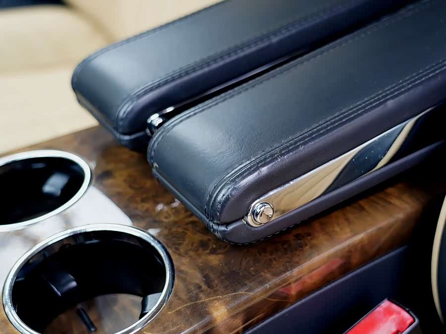 Volkswagen Pheaton 2012 immagine di auto #15