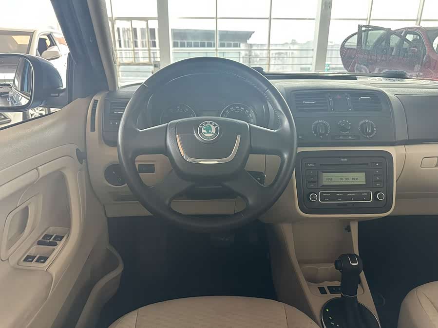 Skoda Fabia 2013 immagine di auto #15