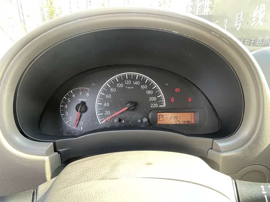 Nissan Sunny 2012 car image #15