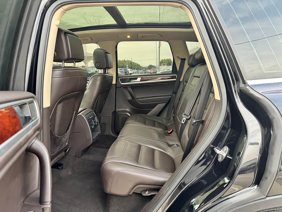 Volkswagen Touareg 2012 car image #15