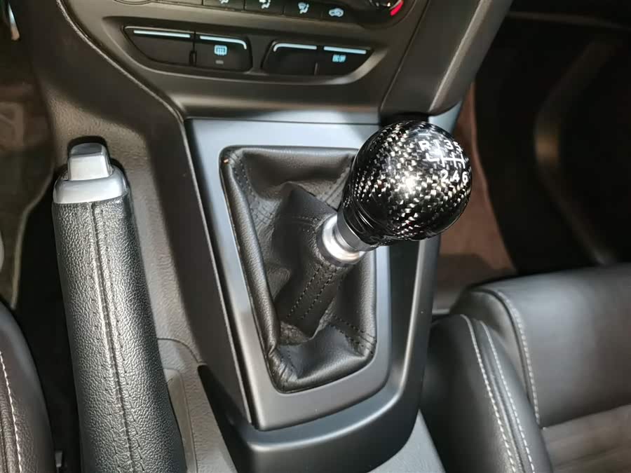 Ford Focus (Imported) 2015 #15 Ford Focus (Imported) 2015 car image #15