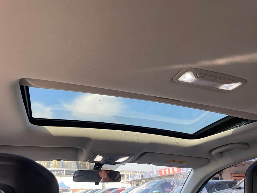 Changan UNI-V iDD 2023 car image #15