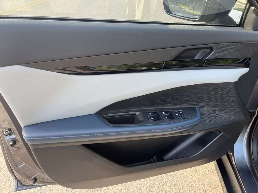 Changan UNI-V iDD 2022 car image #15