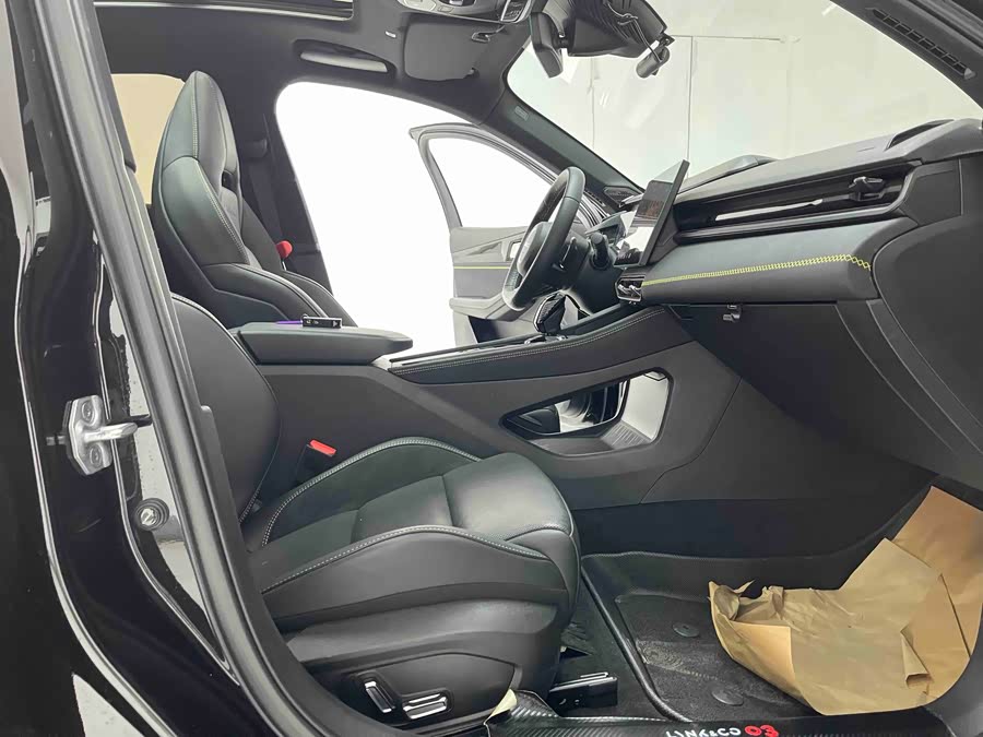 Lynk & Co 03 2022 car image #15
