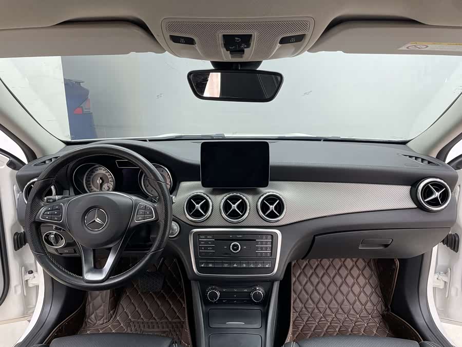 Mercedes-Benz GLA Class 2017 car image #15