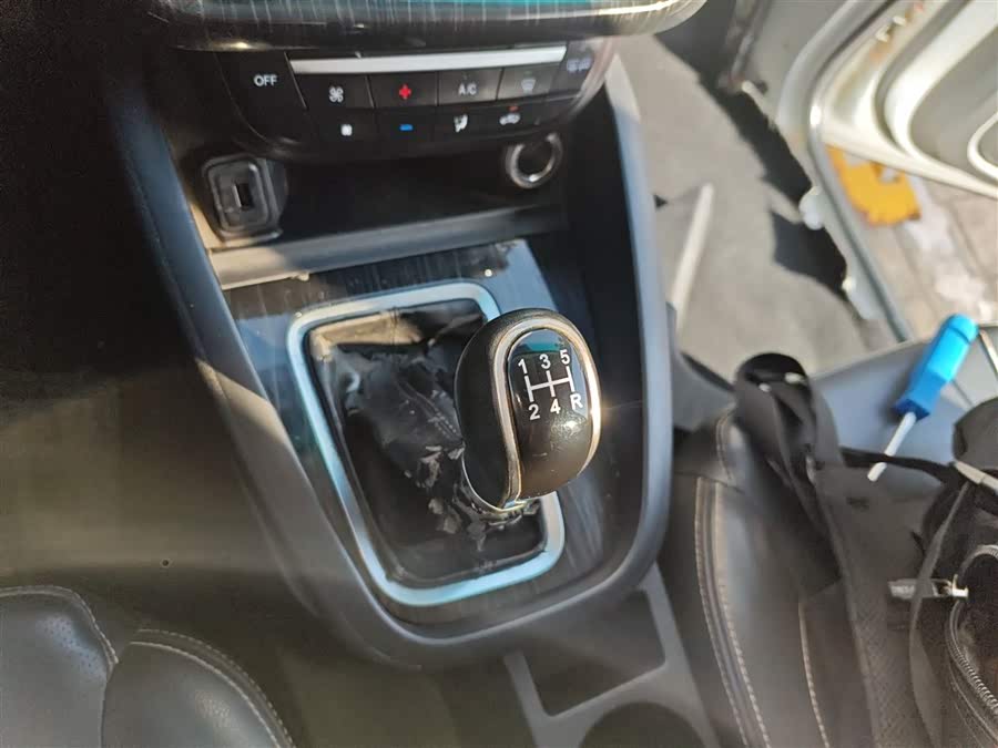 SWM X7 2018 imagen de coche #15