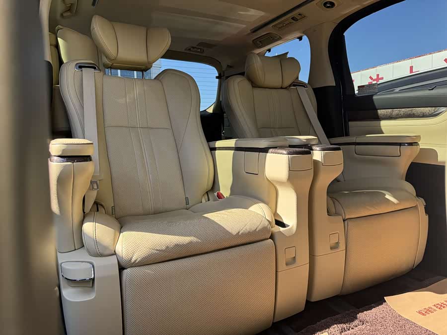Toyota Alphard 2018 car image #15