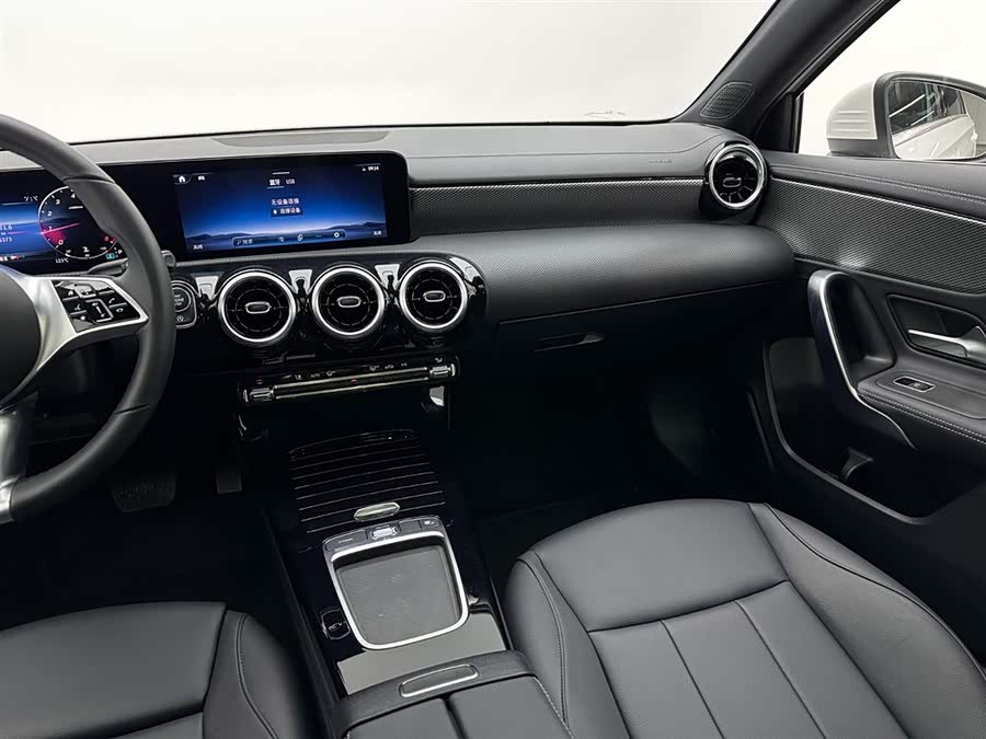 Mercedes-Benz A Class 2024 immagine di auto #15