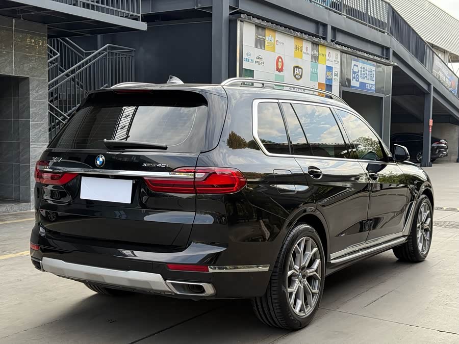 BMW X7 2020 car image #15