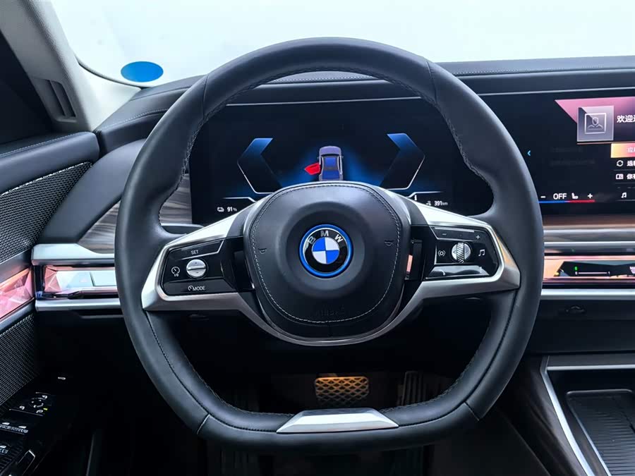 BMW i7 2024 car image #15