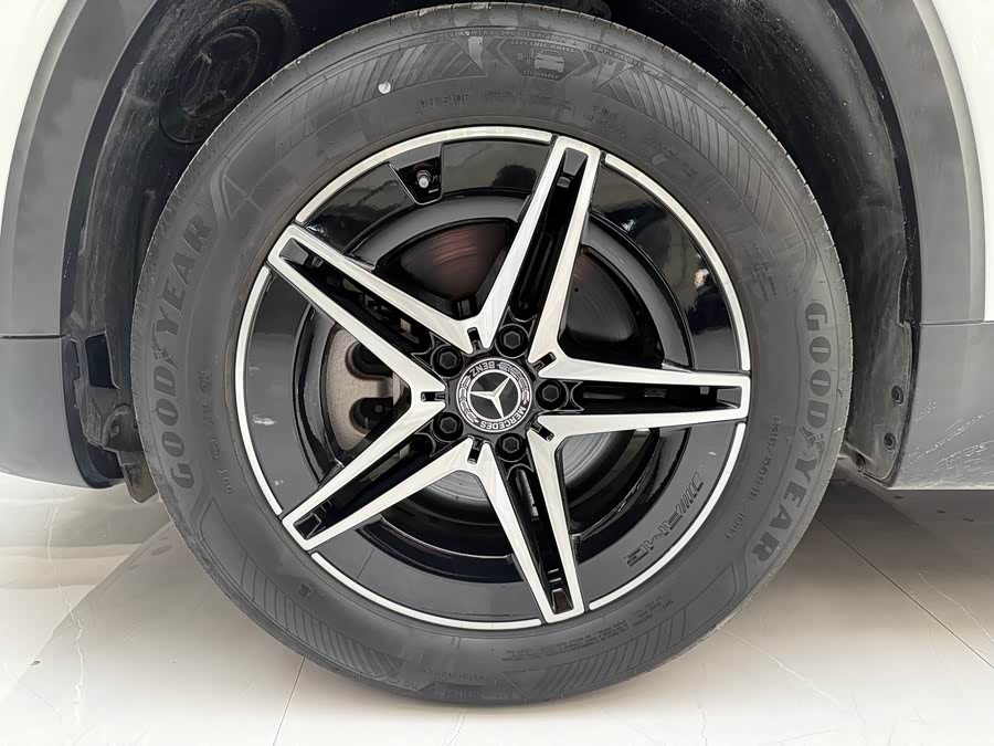 Mercedes-Benz EQB Class 2025 car image #15