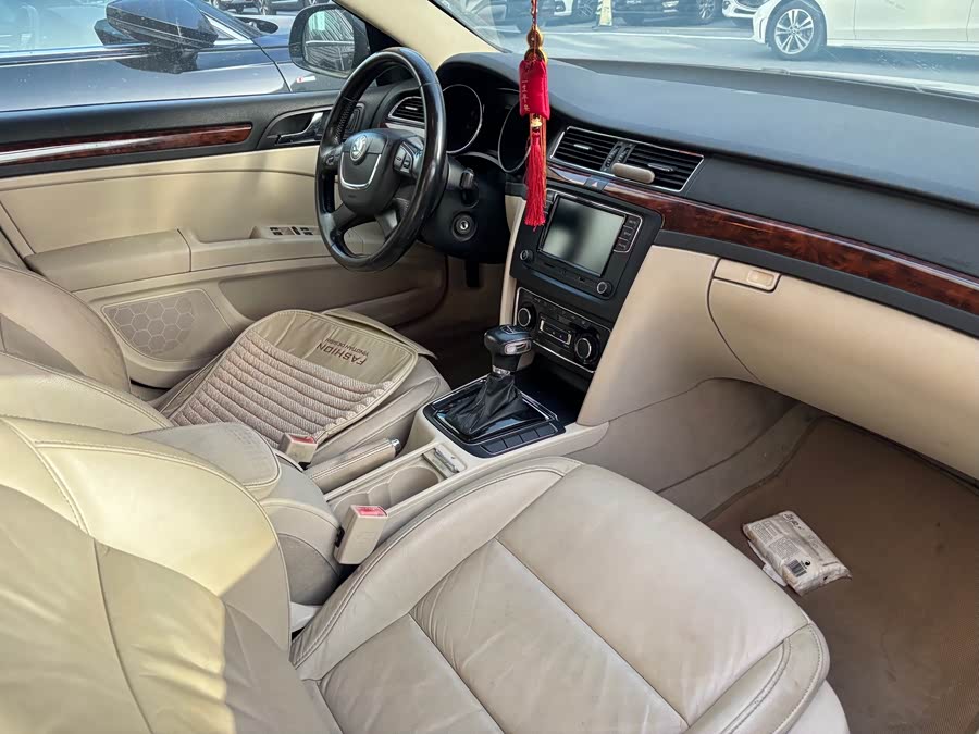 Skoda Superb 2010 car image #15