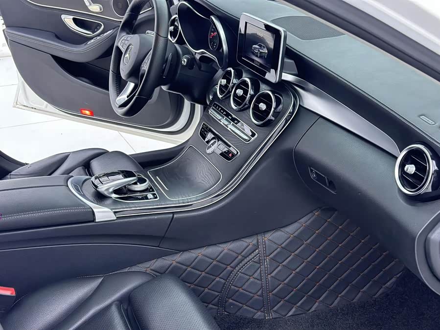 Mercedes-Benz C Class 2016 car image #15