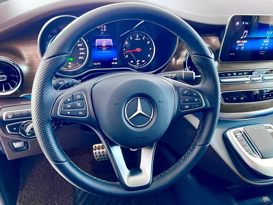 Mercedes-Benz V Class 2023 immagine di auto #15