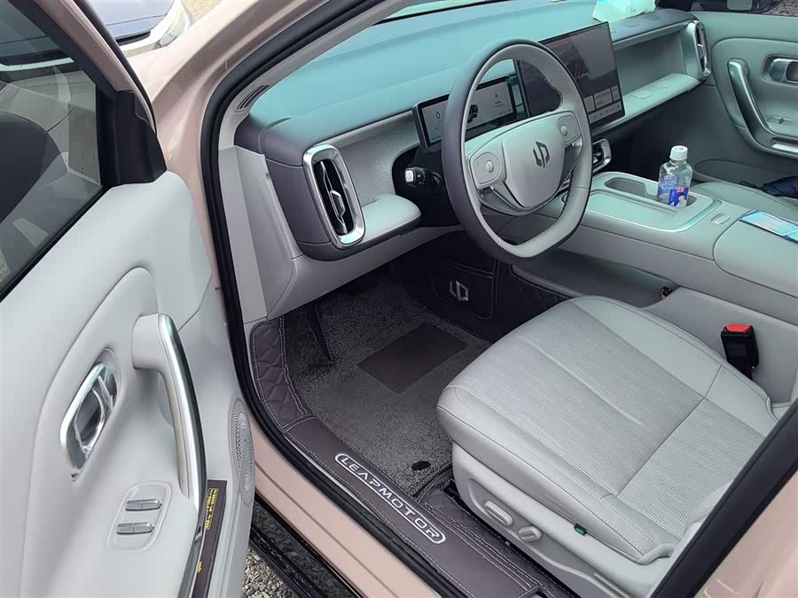 零跑汽车 零跑B01 2025 汽车图片 #15