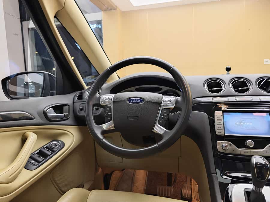 Ford S-MAX 2012 #15 Ford S-MAX 2012 car image #15