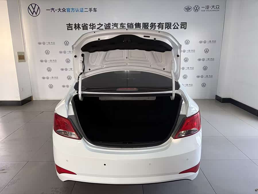 Hyundai Reina 2016 #15 Hyundai Reina 2016 car image #15