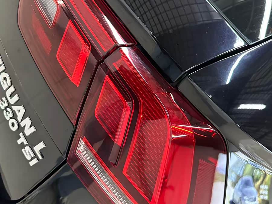 Volkswagen Tiguan L 2022 car image #15