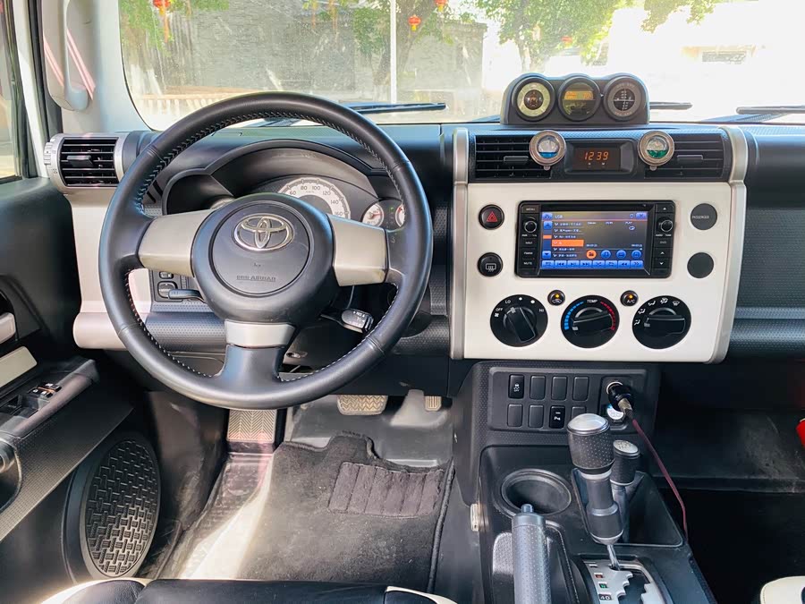 Toyota FJ Cruiser 2017 #15 Toyota FJ Cruiser 2017 car image #15