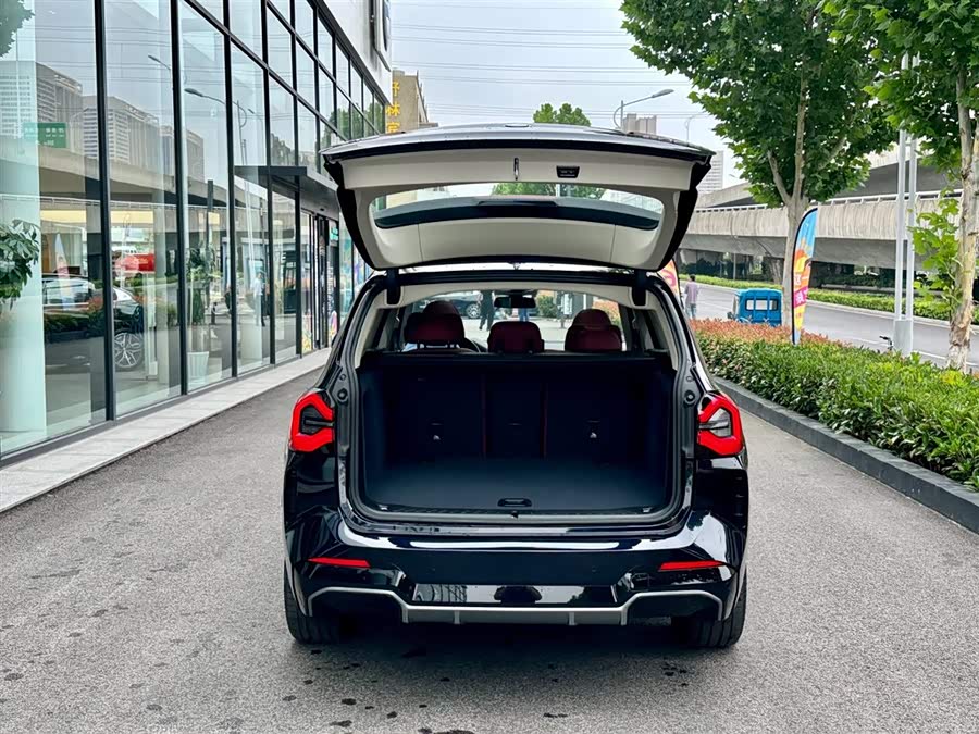 BMW iX3 2025 car image #15