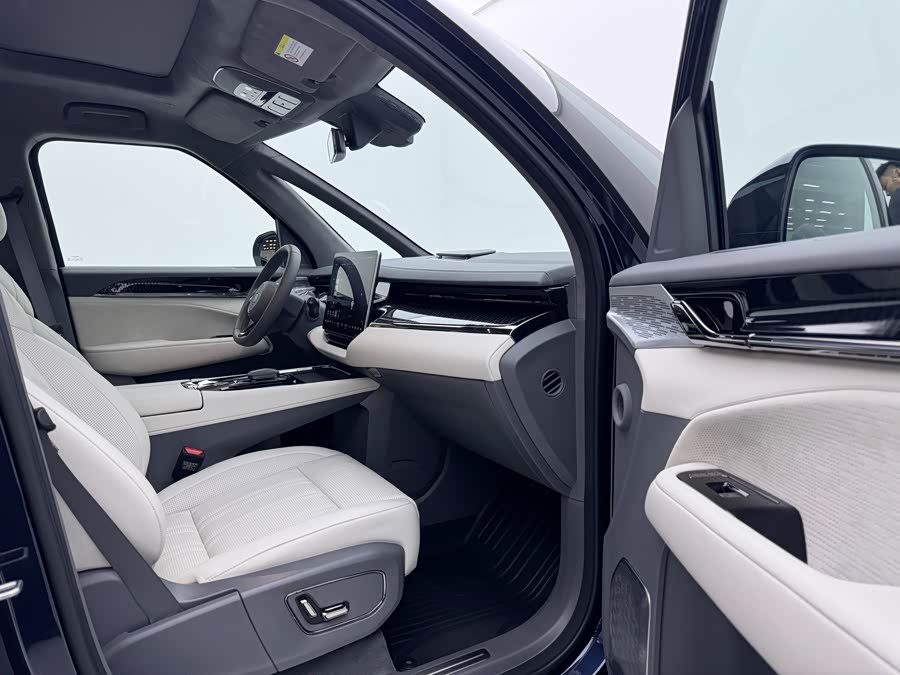 极氪 极氪009 2023 汽车图片 #15