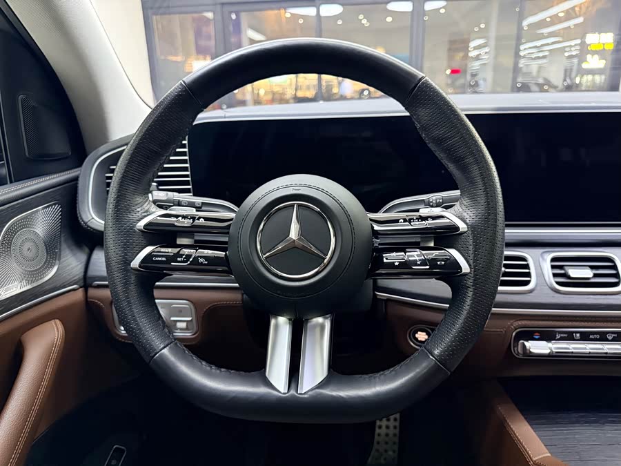 Mercedes-Benz GLS Class 2024 car image #15