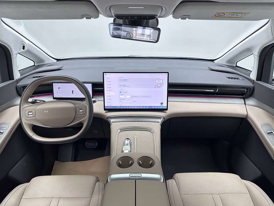 Xpeng X9 2025 صورة سيارة #15