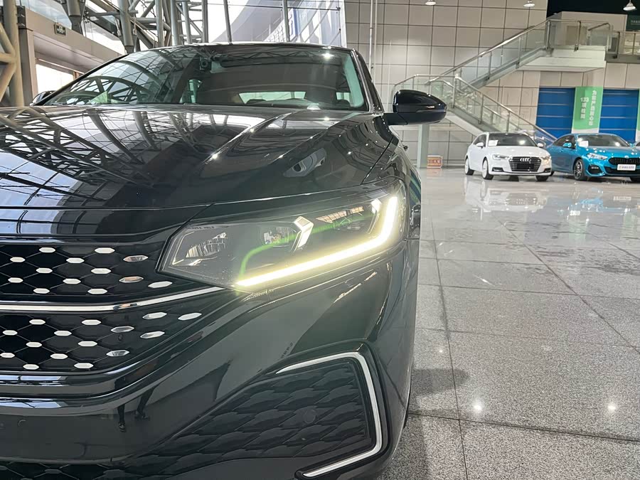 Volkswagen Passat 2023 car image #15