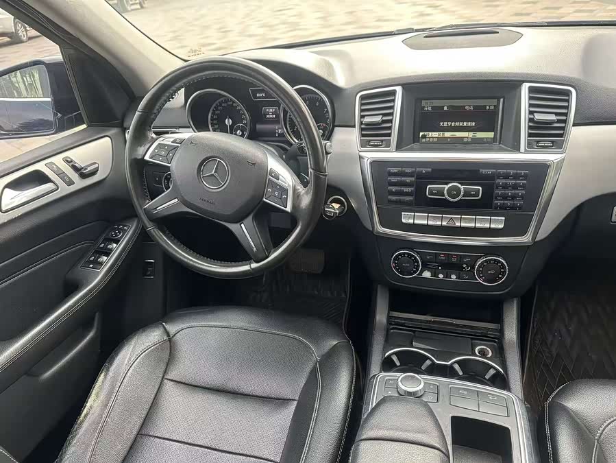 Mercedes-Benz M Class 2014 car image #15