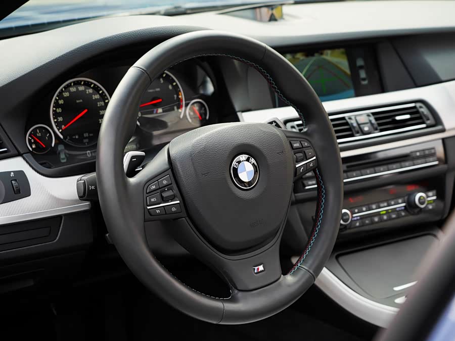 BMW M5 2012 #15 BMW M5 2012 car image #15