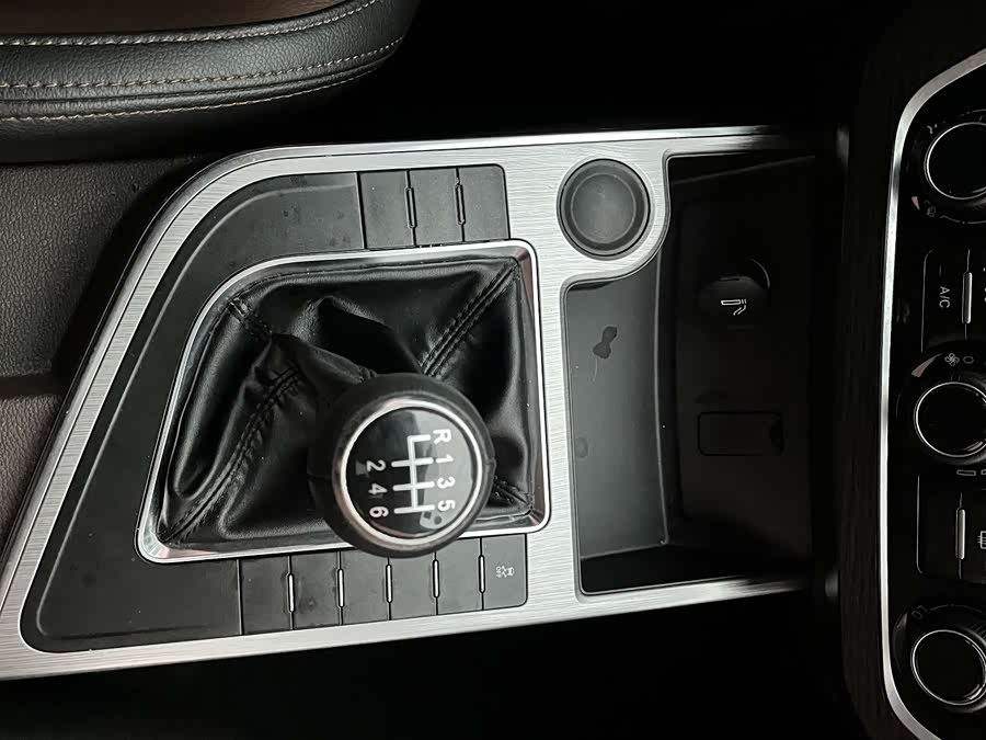 Forthing JOYEAR X6 2017 #15 Forthing JOYEAR X6 2017 car image #15