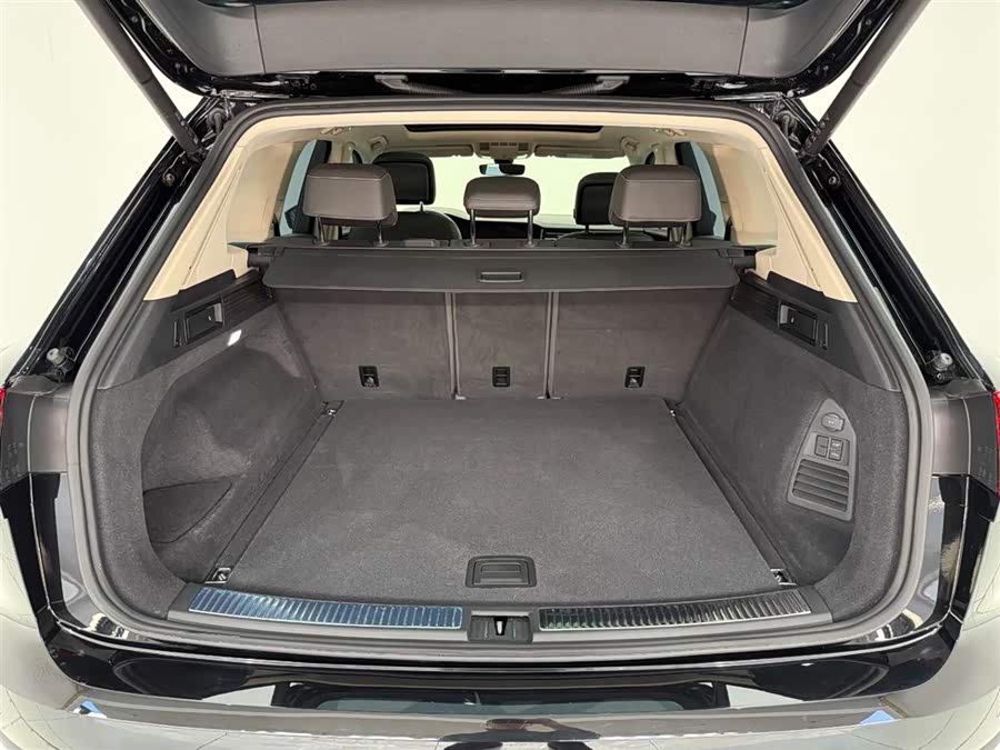 Volkswagen Touareg 2023 immagine di auto #15