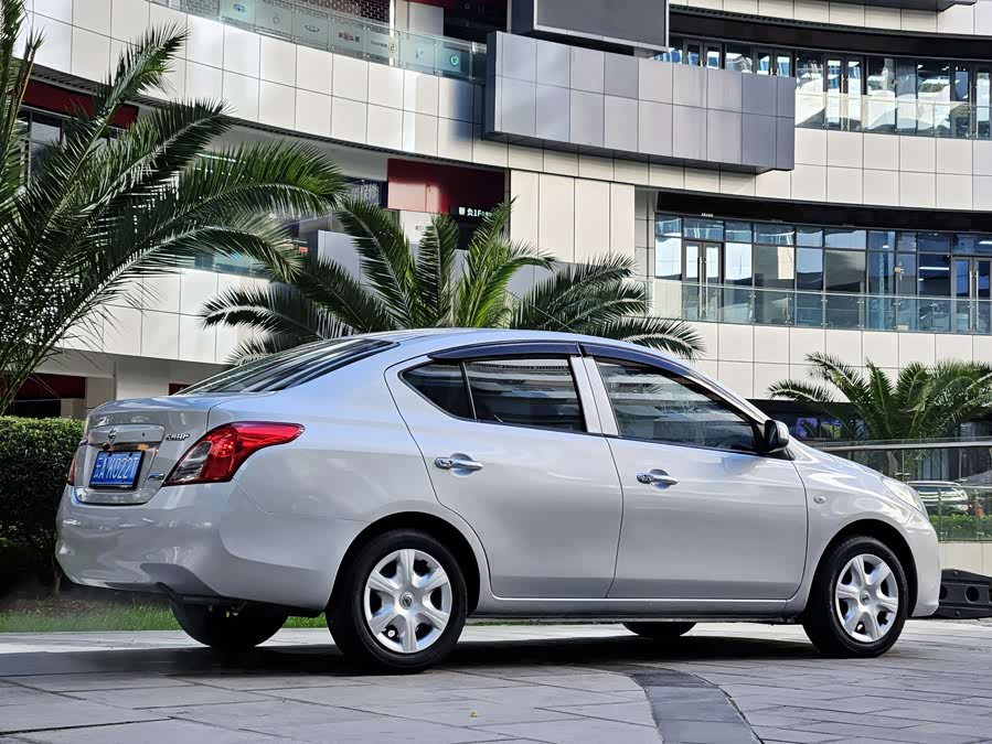 Nissan Sunny 2011 #15 Nissan Sunny 2011 car image #15