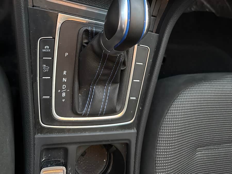 Volkswagen Golf Pure Electric 2020 car image #15