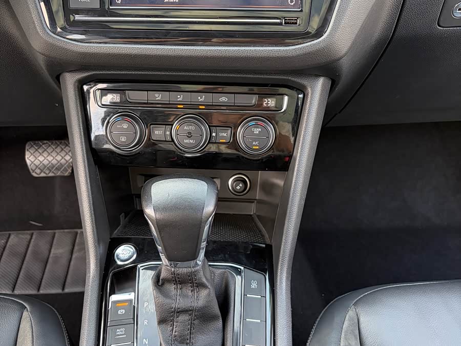 Volkswagen Tiguan L 2019 #15 Volkswagen Tiguan L 2019 car image #15